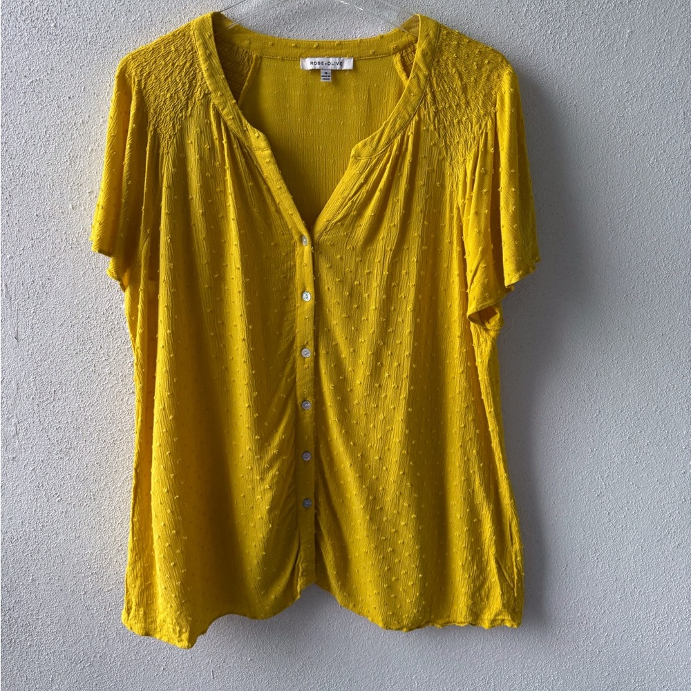 Rose + Olive 1X Yellow Short Sleeve Button Up V Neck Blouse Office Casual Career